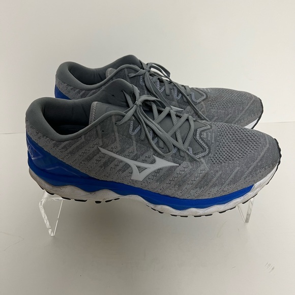 Mizuno Women's Wave Sky 4 WAVEKNIT Running Shoes Arctic ice, Gray Size 6.5 D Wide